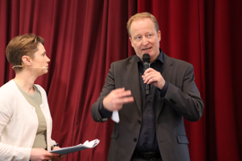 Moderator Nynne Bjerre og direktør for Danske Patienter Morten Freil