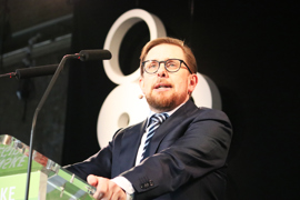 Økonomi- og indenrigsminister Simon Emil Ammitzbøll-Bille (LA) på talerstolen