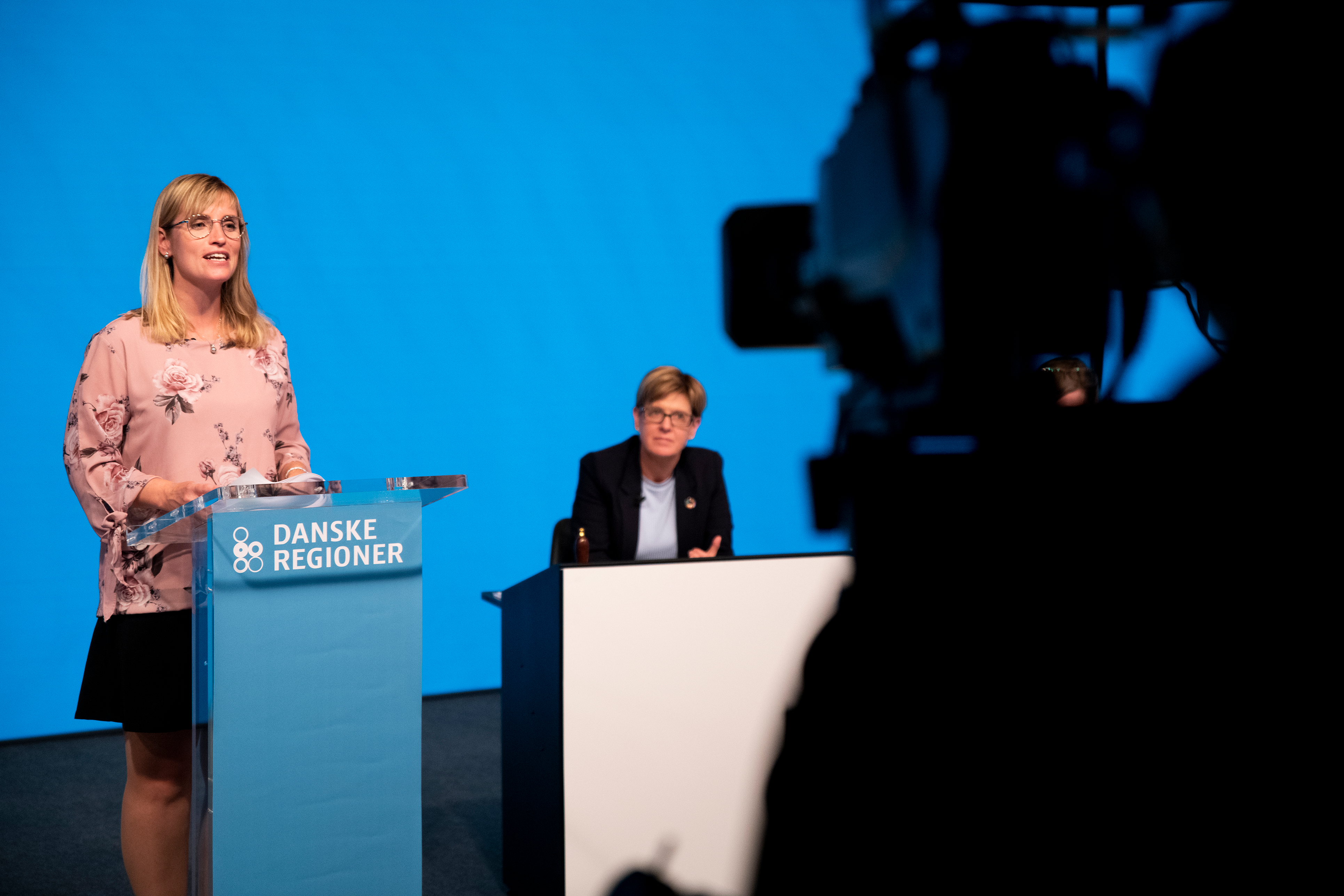 Foto af Stephanie Lose, formand for Danske Regioner, og Ulla Astman, næstformand i Danske Regioner.