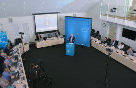Regionsrådsmedlem i Region Sjælland på talerstolen