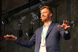 Keynote speaker Kristian Cedervall Lauta, professor fra Københavns Universitet, holder tale