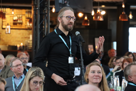 Regionsrådsmedlem Stinus Lindgreen (B), Region Hovedstaden ved mikrofonen