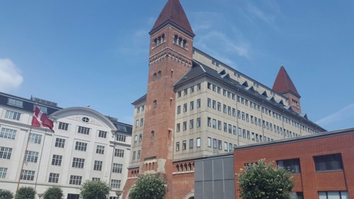 Danske Regioners hovedkontor set nede fra gaden
