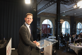 Danske Regioners næstformand, Mads Duedahl (V), taler