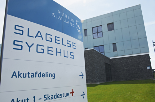 Vejviserskilt ved ankomst til akutmodtagelsen på Slagelse Sygehus