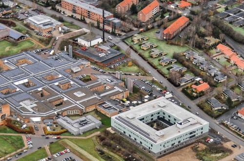 Luftfoto af den nye akut modtagelse og det eksisterende Slagelse Sygehus