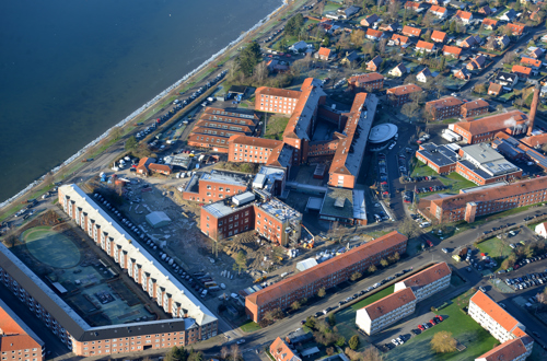 De tre nye bygningsben på NyKøbing Falster Sygehus - set fra landsiden