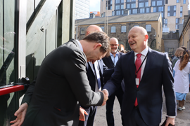 Regionsrådsformand i Region Østdanmark, Lars Gaardhøj (A), ankommer