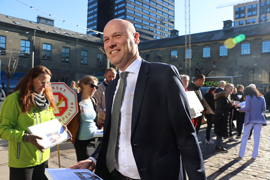 Formand for Danske Regioner, Anders Kühnau (A), ankommer