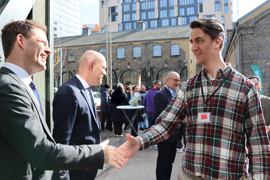 Regionsrådsmedlem i Region Hovedstaden, Brian Højer (A), ankommer