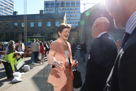 Formand for Lægeforeningen, Camilla Rathcke, ankommer