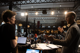 Salen under podcast-indslaget "Politisk Stuegang" med Ole Toft